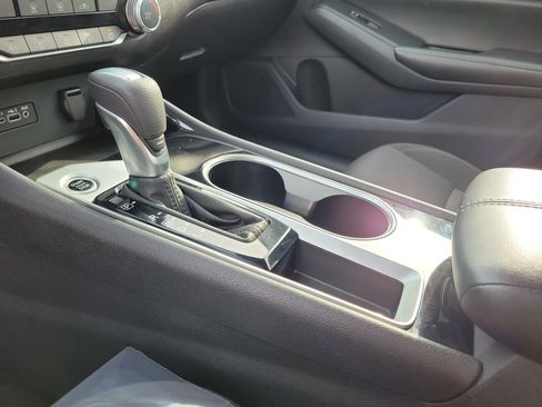 Used 2024 Nissan Altima 2.5 SV image 29