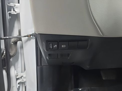 Used 2024 Toyota Corolla Cross L AWD/4WD image 9