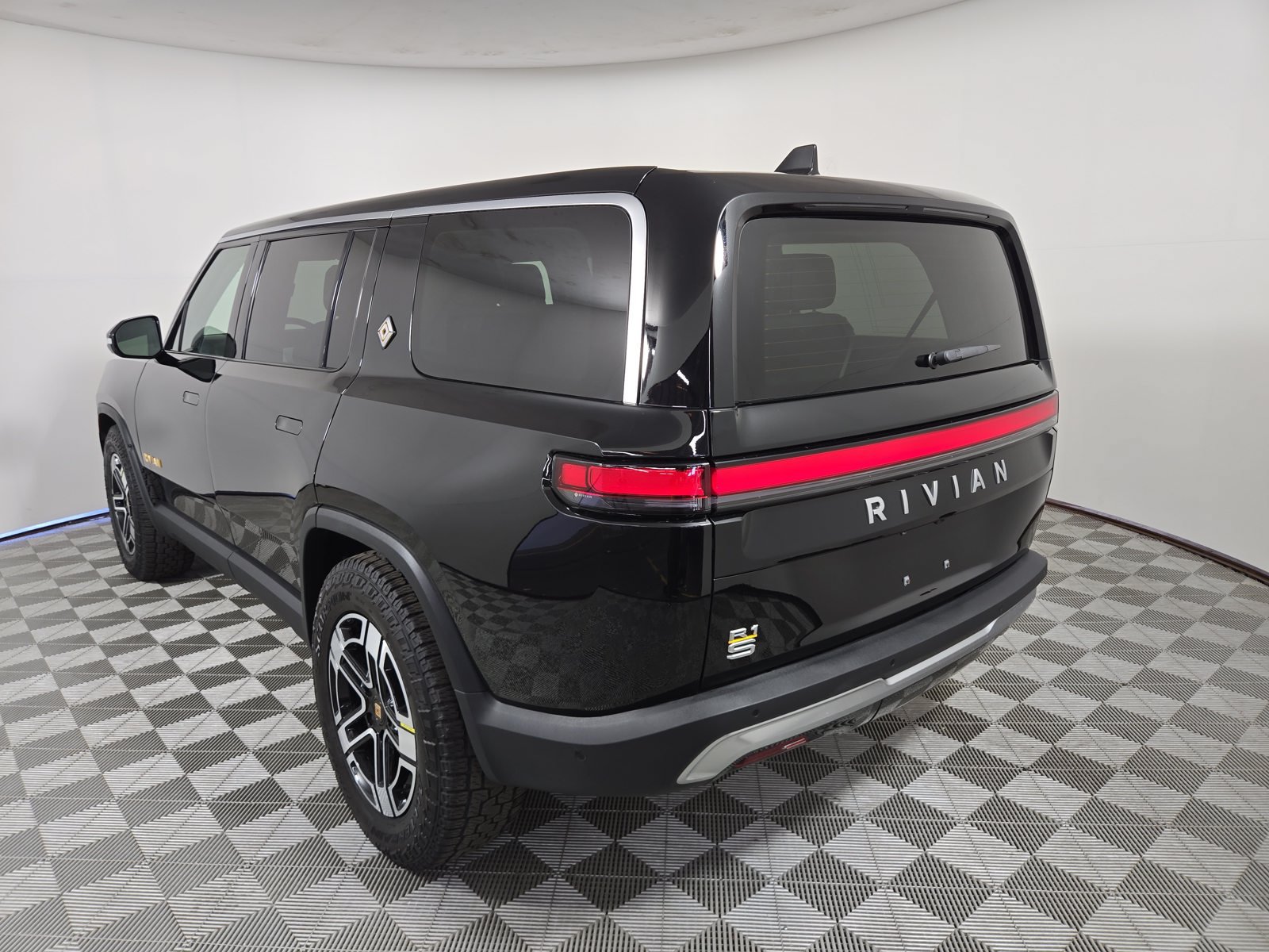 Used 2023 Rivian R1S Adventure Quad AWD/4WD image 3