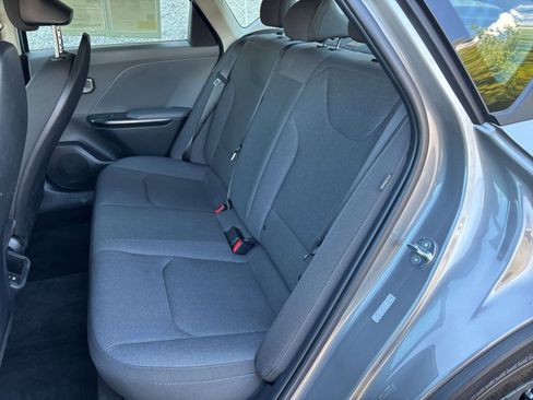 Used 2025 Kia K4 LXS image 38