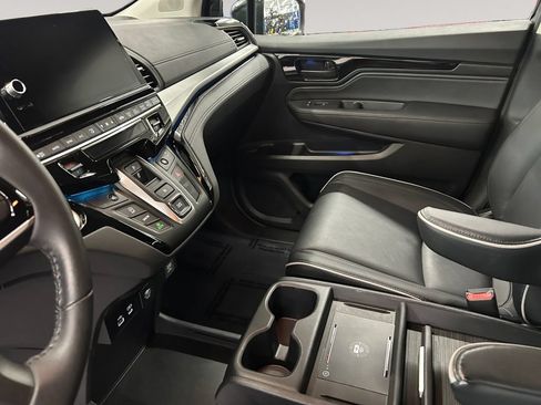 Certified 2025 Honda Odyssey Touring image 10