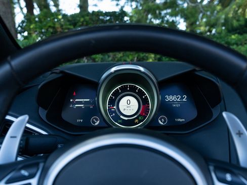 Used 2023 Aston Martin V8 Vantage Roadster image 15