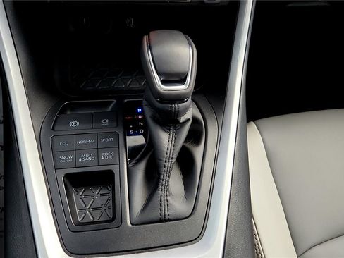 Certified 2025 Toyota RAV4 XLE Premium image 38