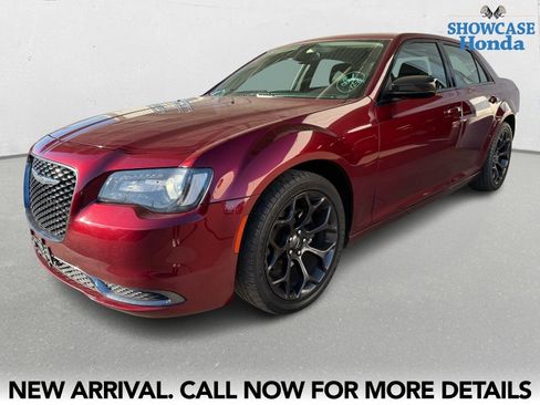Used 2020 Chrysler 300 Touring w/ Sport Appearance Package image 2
