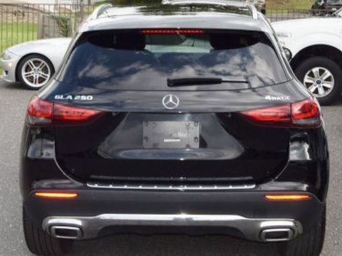 Used 2022 Mercedes-Benz GLA 250 4MATIC image 4