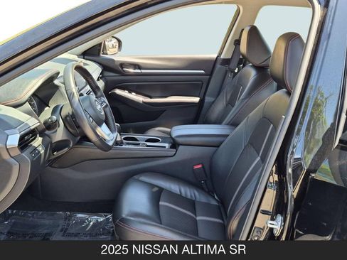 Used 2025 Nissan Altima 2.5 SR FWD image 14