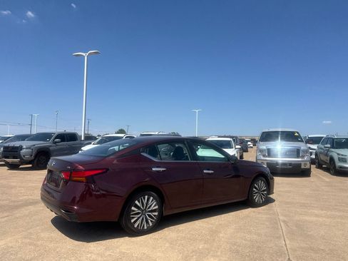 Certified 2024 Nissan Altima 2.5 SV FWD image 20