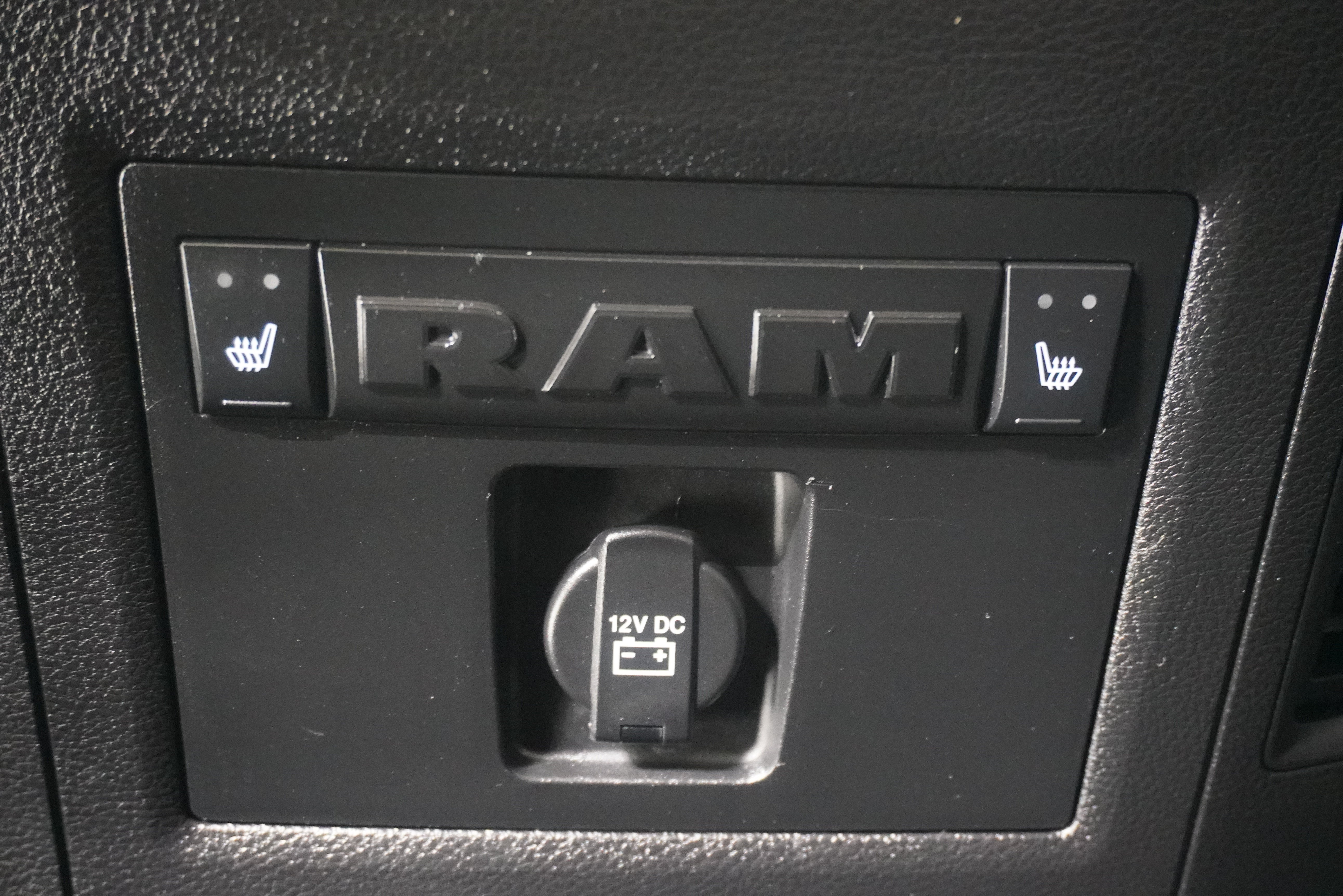 Used 2018 RAM 2500 Laramie w/ Sport Appearance Group AWD/4WD image 13
