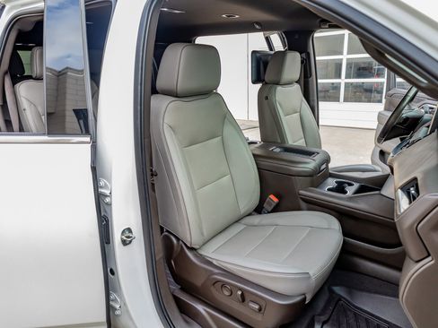 Used 2022 GMC Yukon XL SLT w/ SLT Luxury Package AWD/4WD image 26