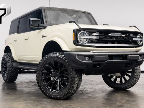 Used 2025 Ford Bronco Outer Banks AWD/4WD image 1