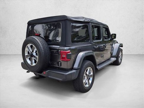 Used 2018 Jeep Wrangler Unlimited Sahara w/ Dual Top Group AWD/4WD image 5