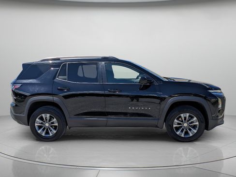 Used 2025 Chevrolet Equinox LT w/ Convenience Package II FWD image 9