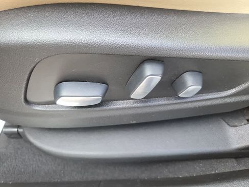 Used 2019 Cadillac XT5 Luxury FWD image 26