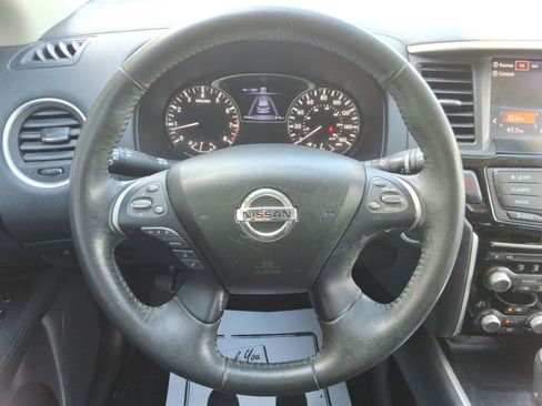 Used 2017 Nissan Pathfinder SV AWD/4WD image 11