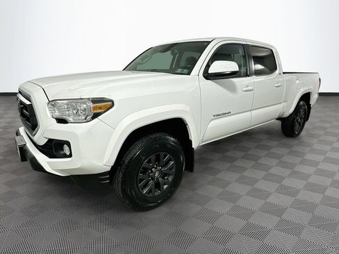 Certified 2020 Toyota Tacoma SR5 AWD/4WD image 3