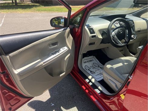 Used 2012 Toyota Prius V Five FWD image 12
