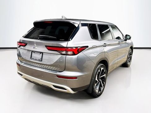 Used 2023 Mitsubishi Outlander SE image 7