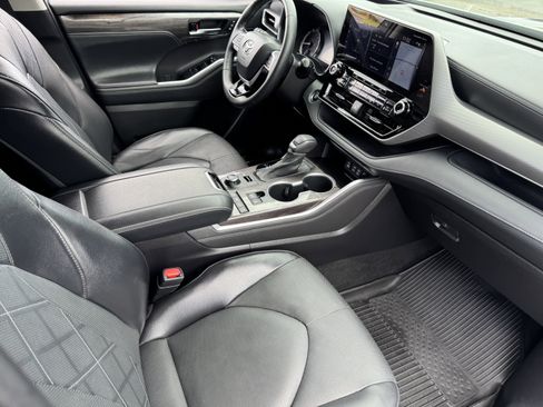 Used 2022 Toyota Highlander Platinum image 23