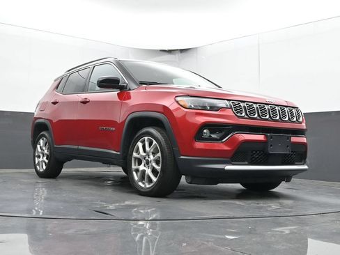 Used 2025 Jeep Compass Limited AWD/4WD image 35