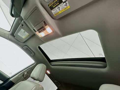 Used 2018 Toyota Highlander XLE w/ Carpet Mat Package (TMS) image 26