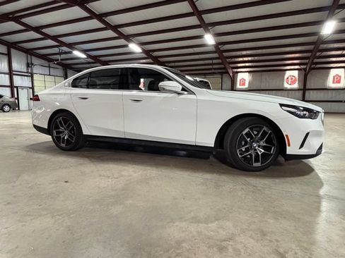 Used 2026 BMW 530i xDrive AWD/4WD image 5