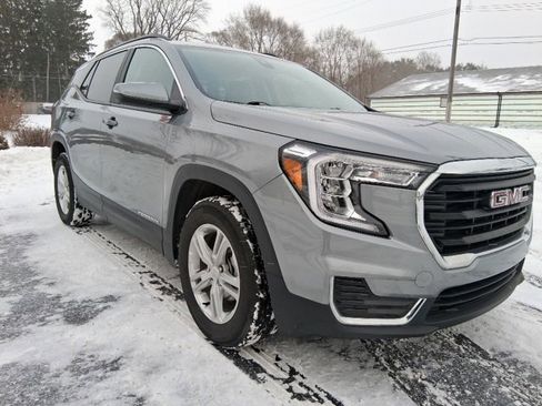 Used 2024 GMC Terrain SLE w/ Driver Convenience Package image 7