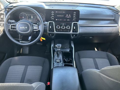 Used 2022 Kia Sorento LX FWD image 12