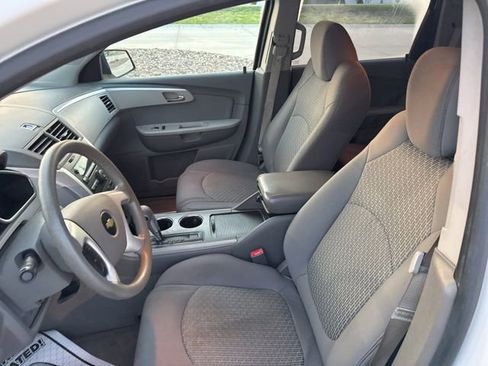 Used 2011 Chevrolet Traverse LS image 27