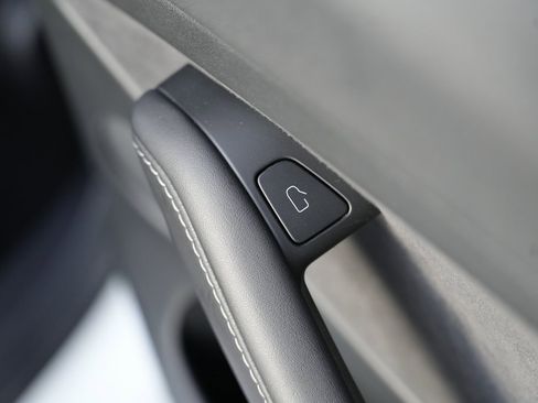 Used 2023 Tesla Model 3 Standard Range image 40