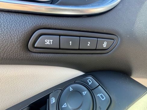 Used 2022 Buick Enclave Avenir FWD image 17