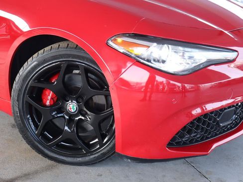 Used 2020 Alfa Romeo Giulia AWD w/ Quick Order Package 22J Sport image 4