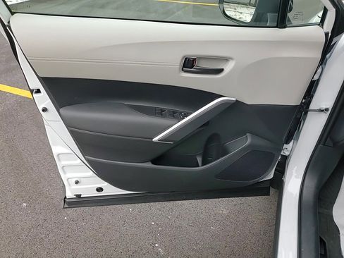 Used 2025 Toyota Corolla Cross LE image 10