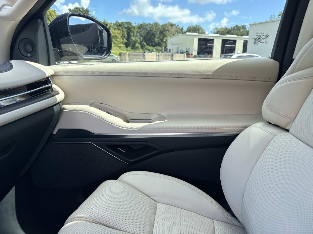 New 2027 Lincoln Navigator Reserve AWD/4WD image 24