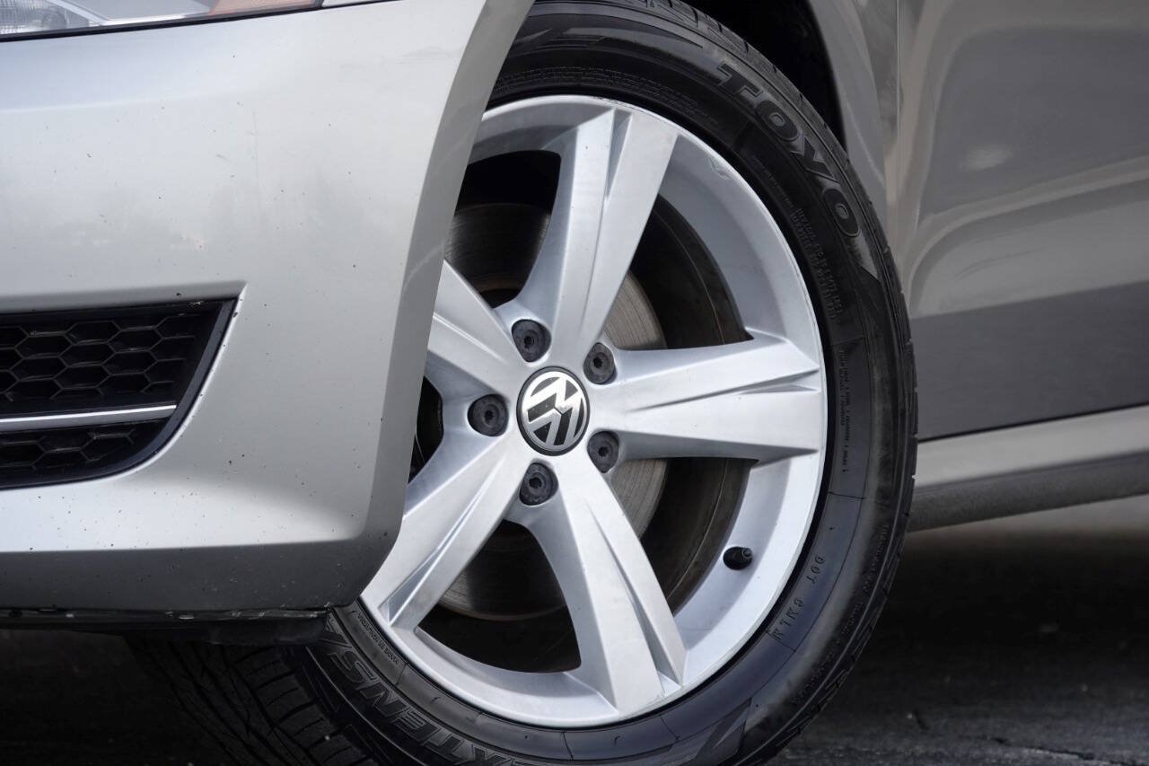 Used 2012 Volkswagen Passat TDI SE FWD image 10