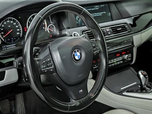 Used 2013 BMW M5 RWD image 20