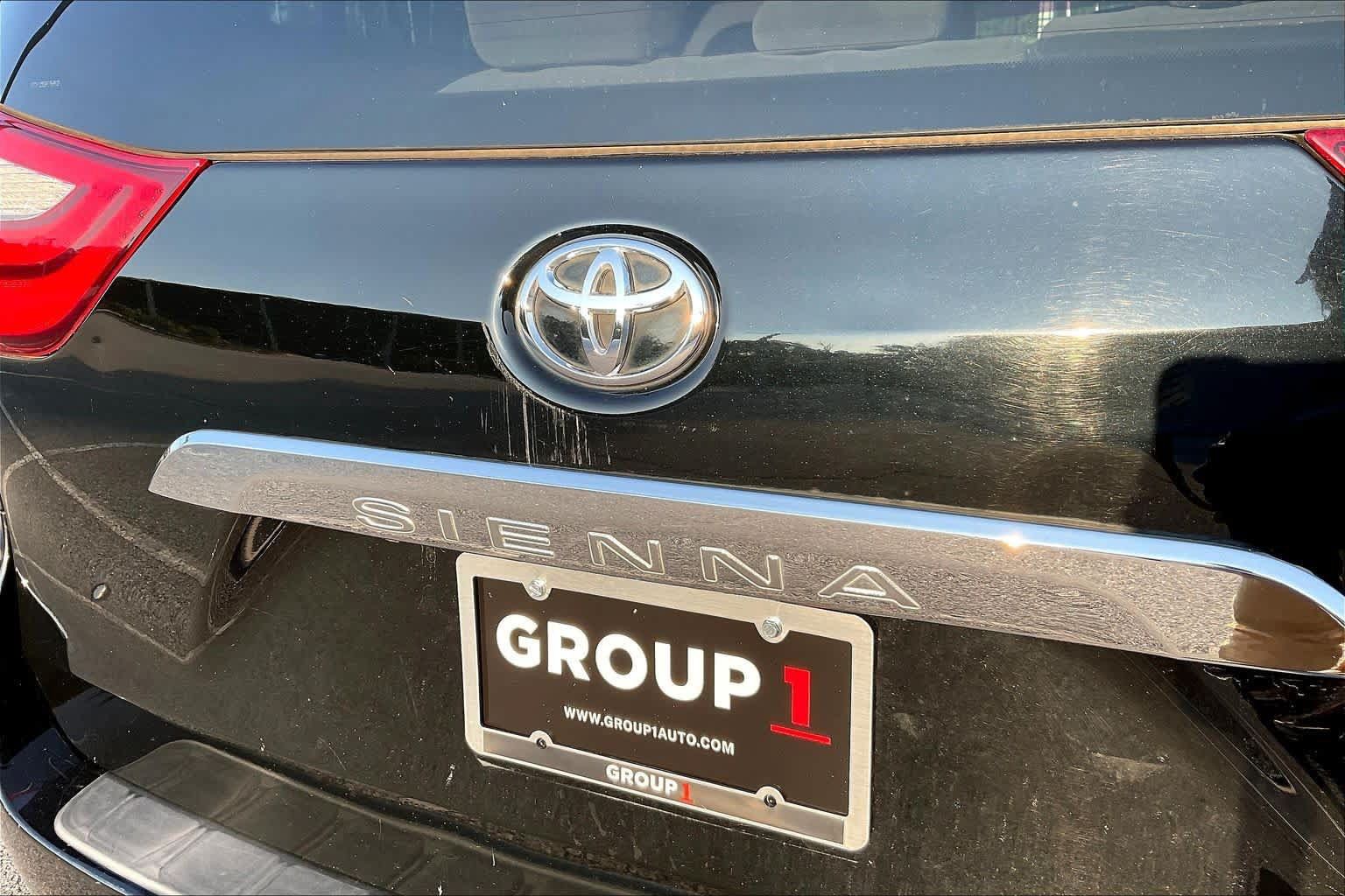 Used 2015 Toyota Sienna LE FWD image 30