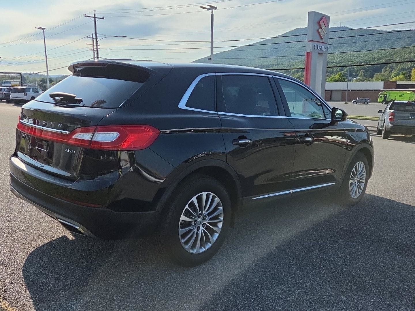 Used 2018 Lincoln MKX Select w/ Select Plus Package AWD/4WD image 3