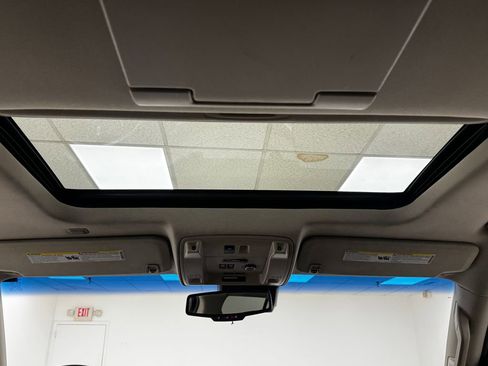 Used 2015 Cadillac Escalade Luxury image 26