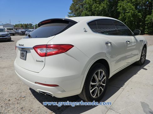 Used 2020 Maserati Levante AWD/4WD image 6