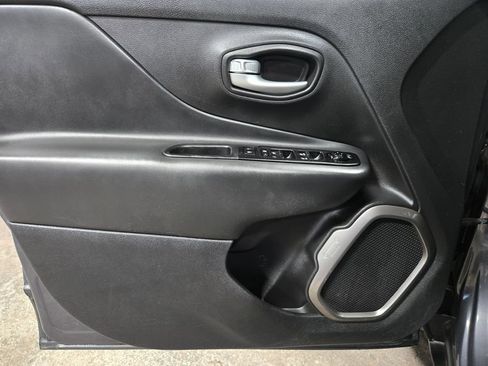 Used 2023 Jeep Renegade Limited w/ Sun/Sound Group AWD/4WD image 8