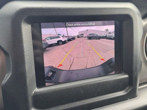 Used 2021 Jeep Gladiator Willys image 23