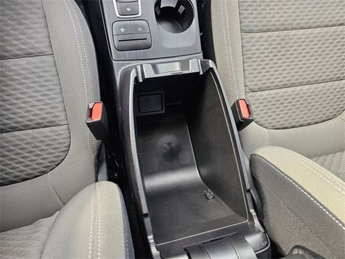 Used 2022 Ford Escape SE image 24