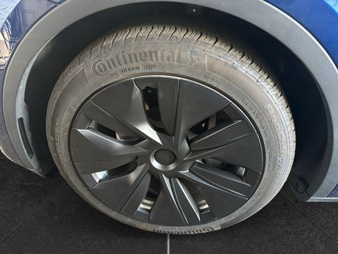 Used 2022 Tesla Model Y Long Range AWD/4WD image 13