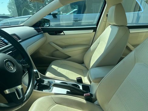 Used 2013 Volkswagen Passat 2.5 SE FWD image 7