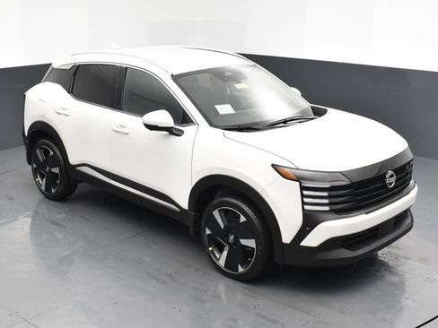 Certified 2025 Nissan Kicks SR image 21