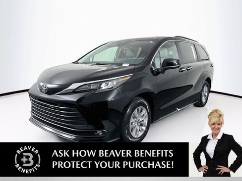 Certified 2026 Toyota Sienna XLE FWD image 1