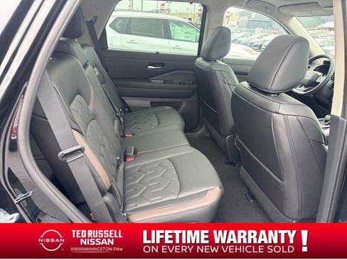 New 2026 Nissan Pathfinder Platinum image 29