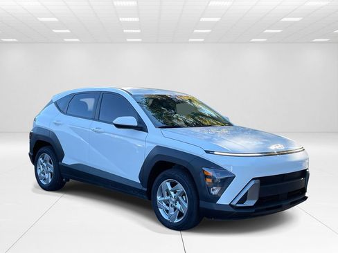 Used 2025 Hyundai Kona SE FWD image 1