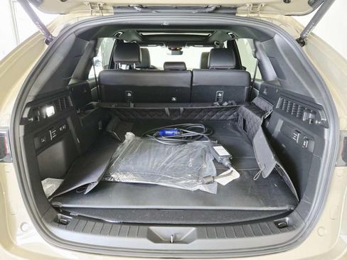 Certified 2025 MAZDA CX-70 Plug-In Hybrid w/ Premium Plus image 11