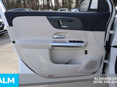 Used 2025 Mercedes-Benz GLA 250 4MATIC image 11